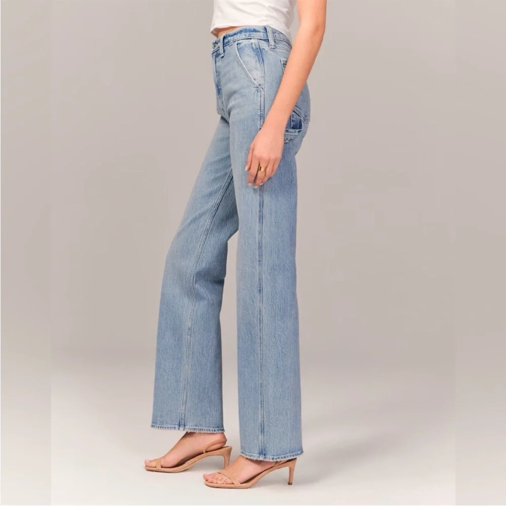 Abercrombie & Fitch high rise 90s relaxed Jean with carpenter details. - Picture 2 of 5